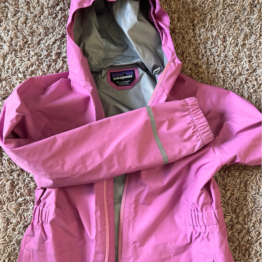 Girls Patagonia Rain Coat XL (14)
